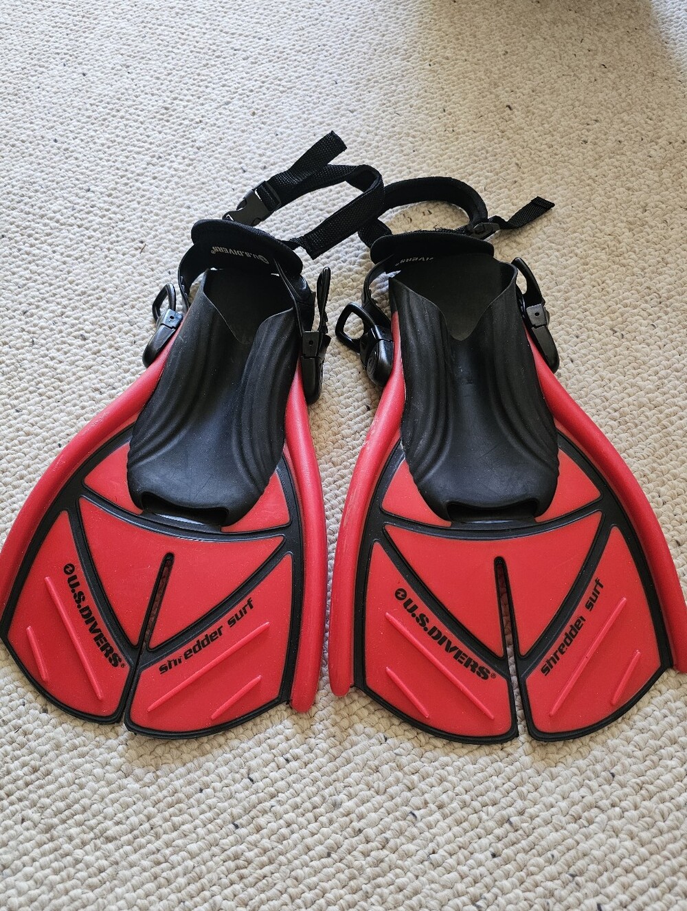 U.S. Divers Shredder Surf Swim Fins Men Medium 7-10 Red Scuba Snorkel